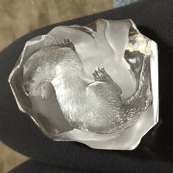 New Maleras Full Lead Clear Otter Paperweight - Picture 6 of 6